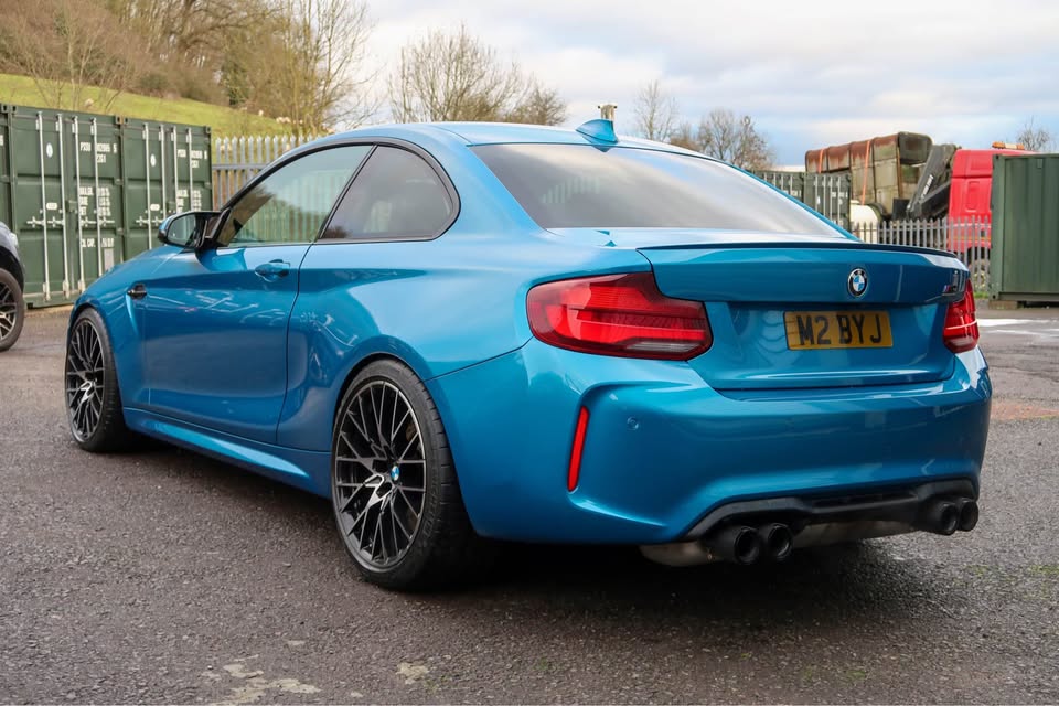 Stolen and cloned Long Beach Blue F87 M2 Competition wearing M2 BYJ registration